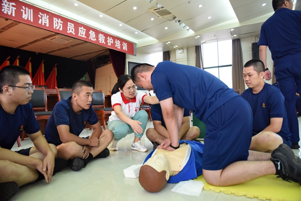 淮南市红十字会连续十五年为消防新兵培训应急救护