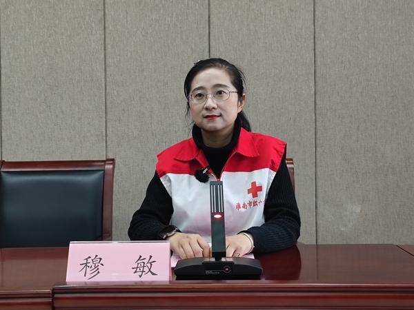 淮小红”与“火焰蓝”共话学雷锋3