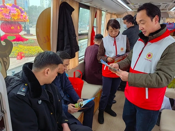 “淮小红”多种活动践行雷锋精神2