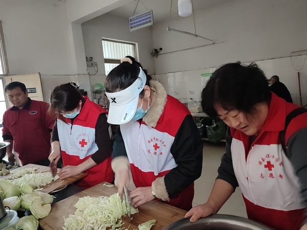 “淮小红”春暖孤老6