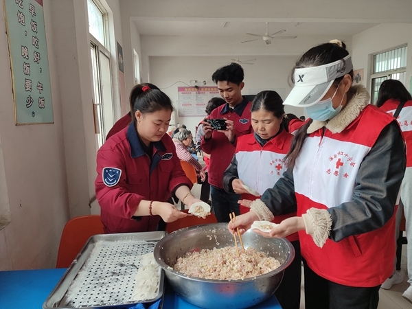 “淮小红”春暖孤老8