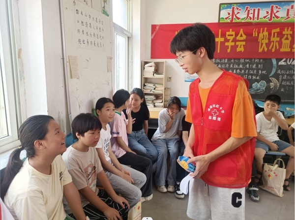 大学生志愿者黄嘉伟薪火相传带头人1