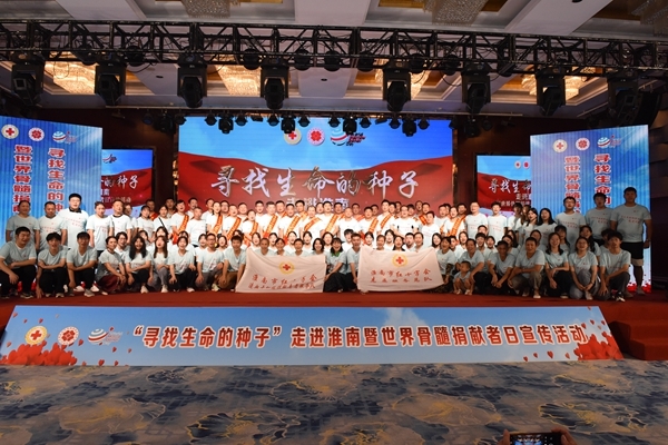 大学生志愿者黄嘉伟薪火相传带头人12