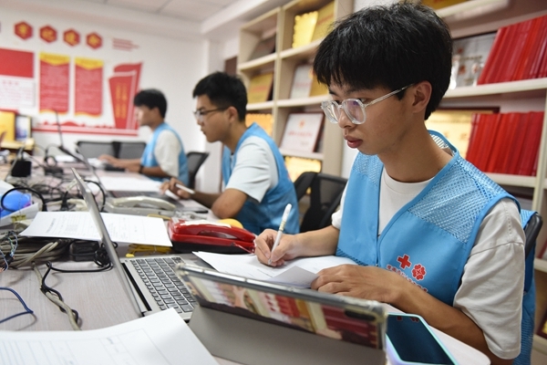 大学生志愿者黄嘉伟薪火相传带头人3