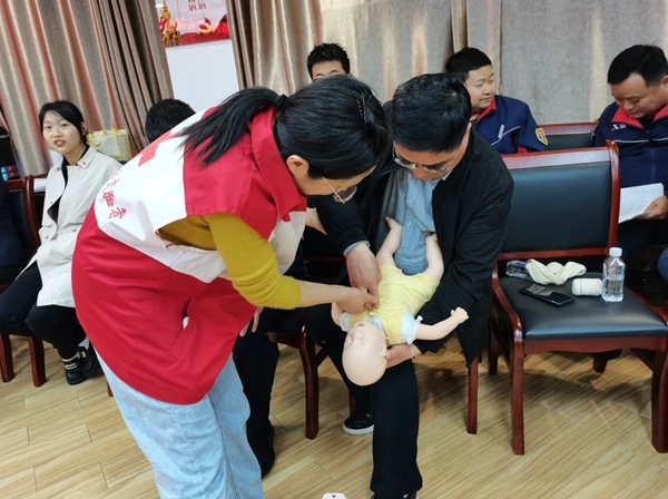 市红十字会为中石化职工再训应急救护16