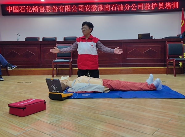 市红十字会为中石化职工再训应急救护5