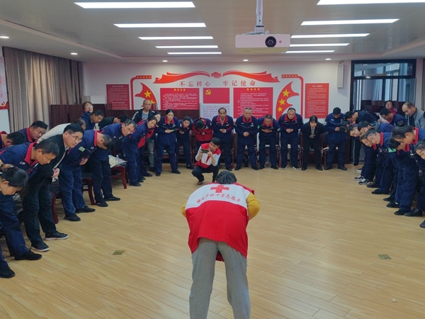 市红十字会为中石化职工再训应急救护8