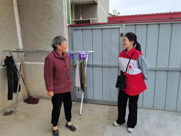 淮南市红十字会谷雨走访帮扶户4