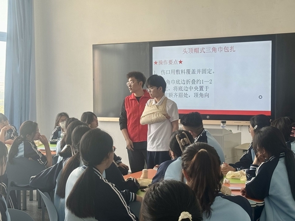 淮南卫校红十字救护培训工站开展救护员培训2