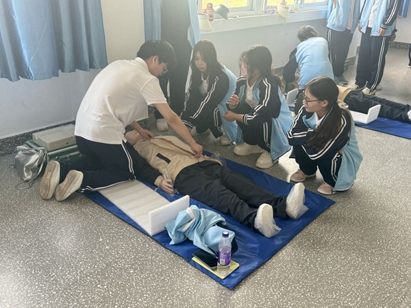 淮南卫校红十字救护培训工站开展救护员培训6