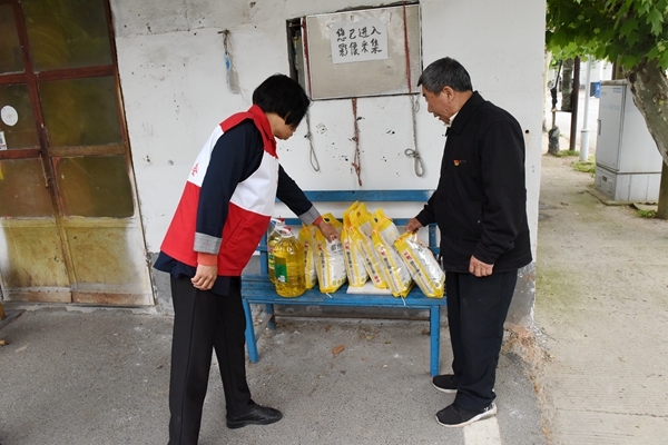 淮南市红十字会看望慰问优秀伤病志愿者和大病家庭2