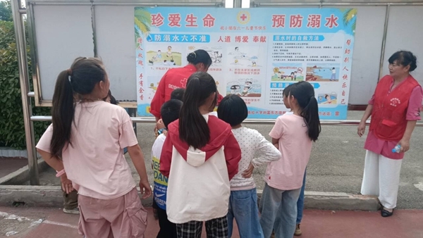 “淮小红”为“孤老”“留小”同过六一8