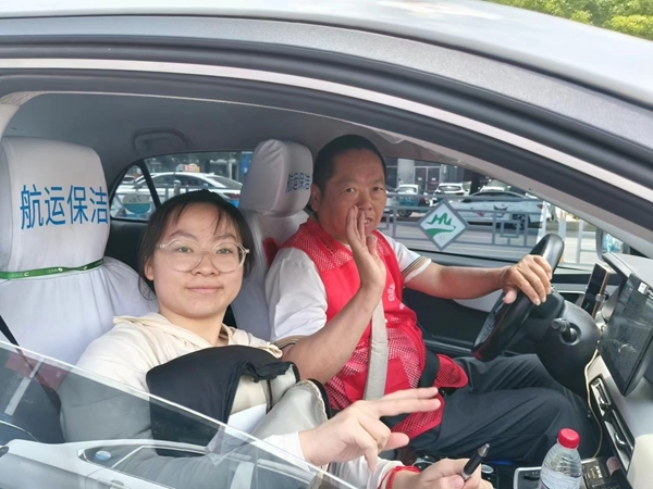 “淮小红”爱心护考温情满路22