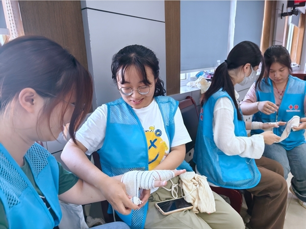 市红十字会“快乐益夏”项目志愿者“严苛”培训18