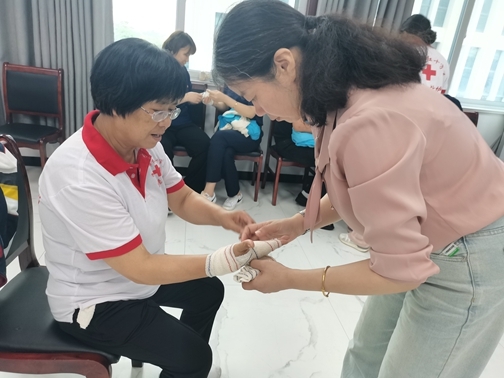 淮南市红十字会首进燃气公司开展救护员培训14