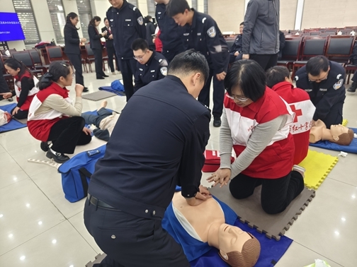 淮南市红十字会法院职工培训应急救护8