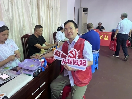 市红十字会走进机关企业开展献血活动1