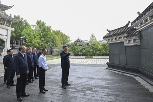 习近平在安徽考察时强调 发挥多重国家发展战略叠加优势 奋力谱写中国式现代化安徽篇章1