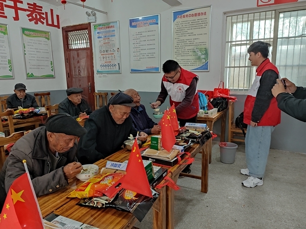 他们用赤诚的爱为生命助力加油70