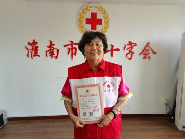 这位老人为什么“火”1