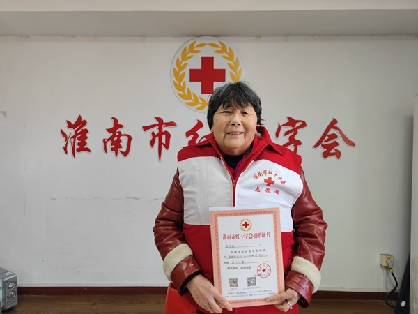 中国好人曾家英再捐爱心款
