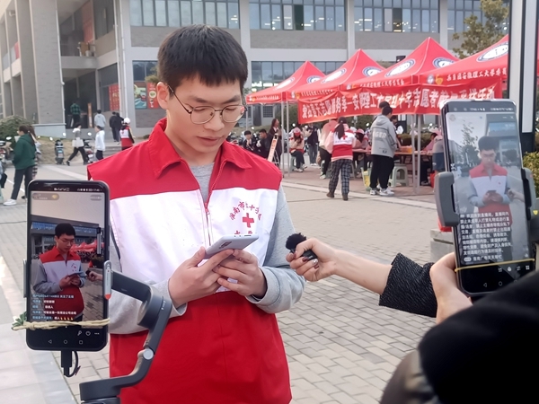 爱满校园 春播生命的种子13