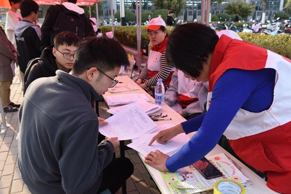 爱满校园 春播生命的种子6