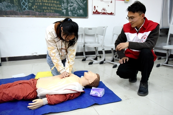 淮南市红会为淮职志愿者进行应急救护培训6