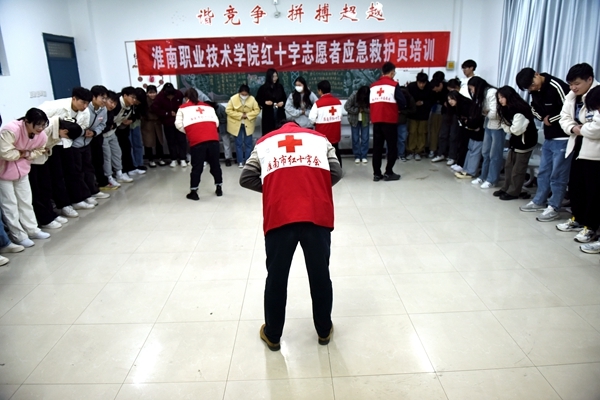 淮南市红会为淮职志愿者进行应急救护培训9