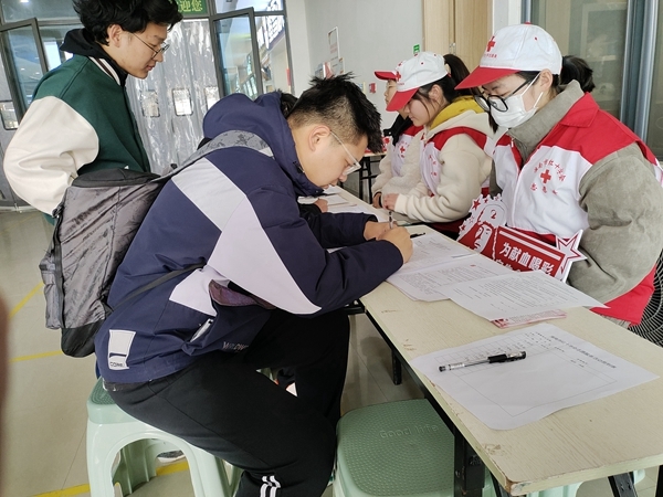 安徽理工大学志愿者连续三周献血采样2