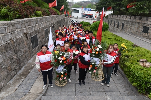 淮南市红十字淮河之星志愿服务队缅怀革命先烈13