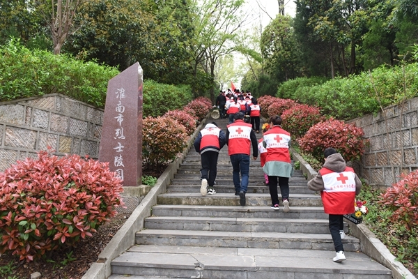 淮南市红十字淮河之星志愿服务队缅怀革命先烈18