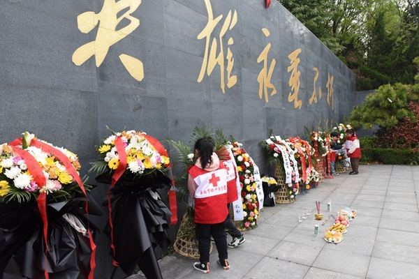 淮南市红十字淮河之星志愿服务队缅怀革命先烈21