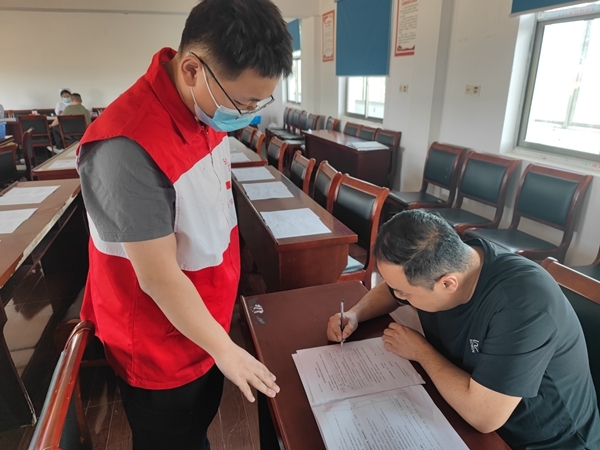 市红十字会持续献血采样走基层4