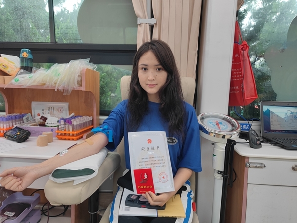 淮职学子连续两天献血采样6