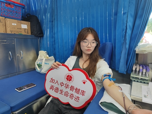 淮职学子连续两天献血采样7