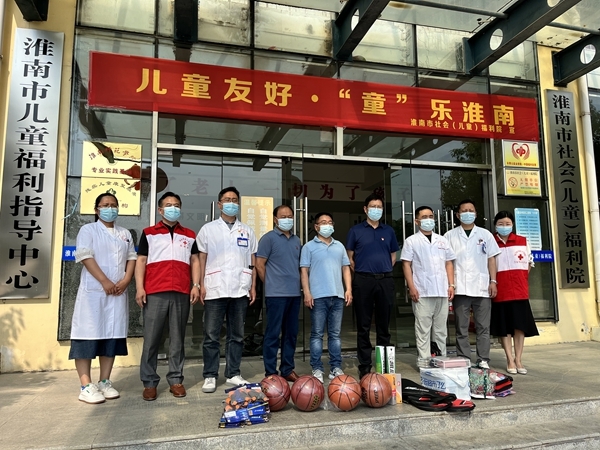 淮南市红十字会萤火虫志愿服务队送给残障儿童特别的礼物2