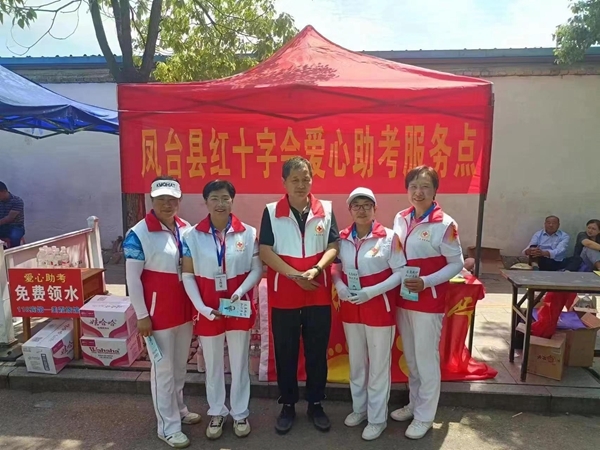 “淮小红”爱心护考温馨呵护学子赢得爱的回馈11