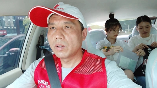 “淮小红”爱心护考温馨呵护学子赢得爱的回馈23