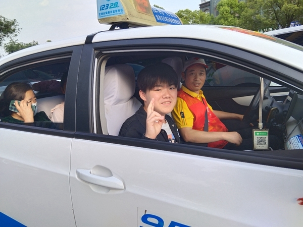 “淮小红”爱心护考温馨呵护学子赢得爱的回馈27