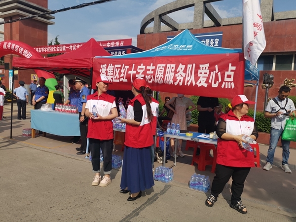 “淮小红”爱心护考温馨呵护学子赢得爱的回馈3