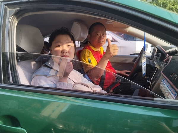 “淮小红”爱心护考温馨呵护学子赢得爱的回馈36