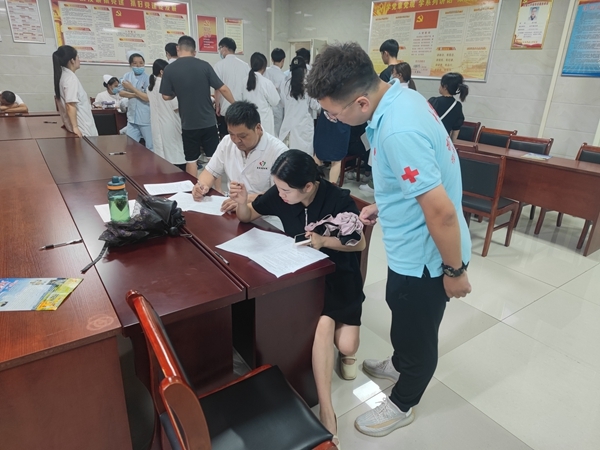 高温酷暑“淮小红”献血采样不停歇1