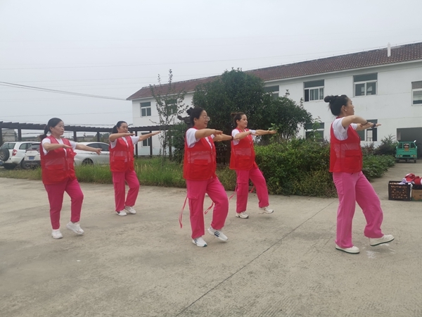 “淮小红”“双节”奉献忙28