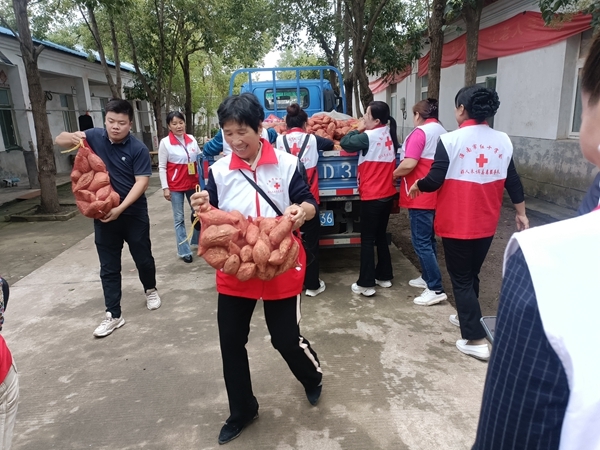 “淮小红”“双节”奉献忙9
