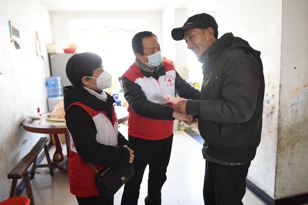 三员“淮小红”同获三季度市学雷锋志愿服务典型16