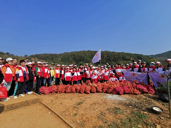 三员“淮小红”同获三季度市学雷锋志愿服务典型23