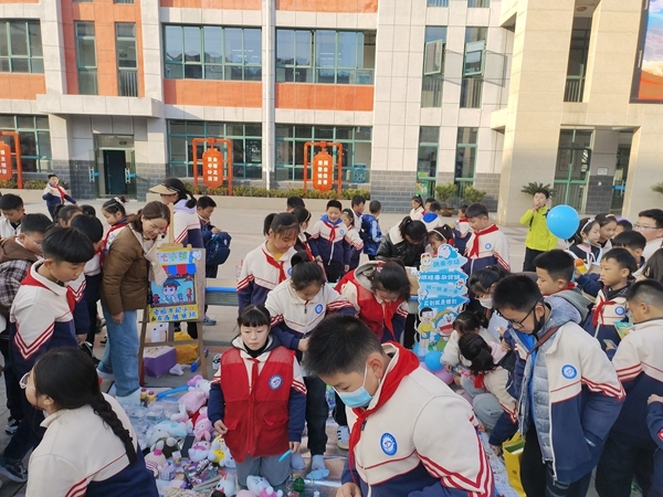 爱心义卖 童心可嘉1