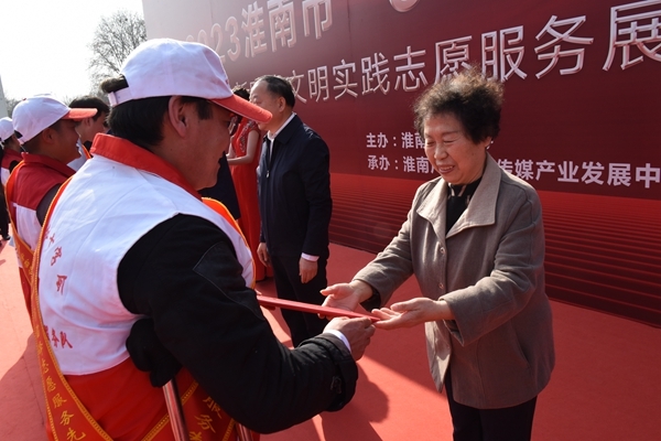 “淮小红”全市学雷锋纪念日活动显身手15