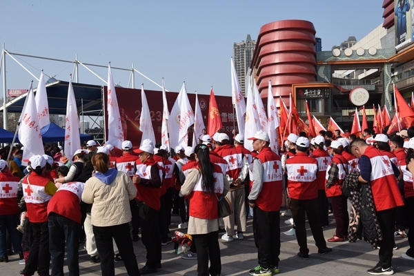 “淮小红”全市学雷锋纪念日活动显身手2